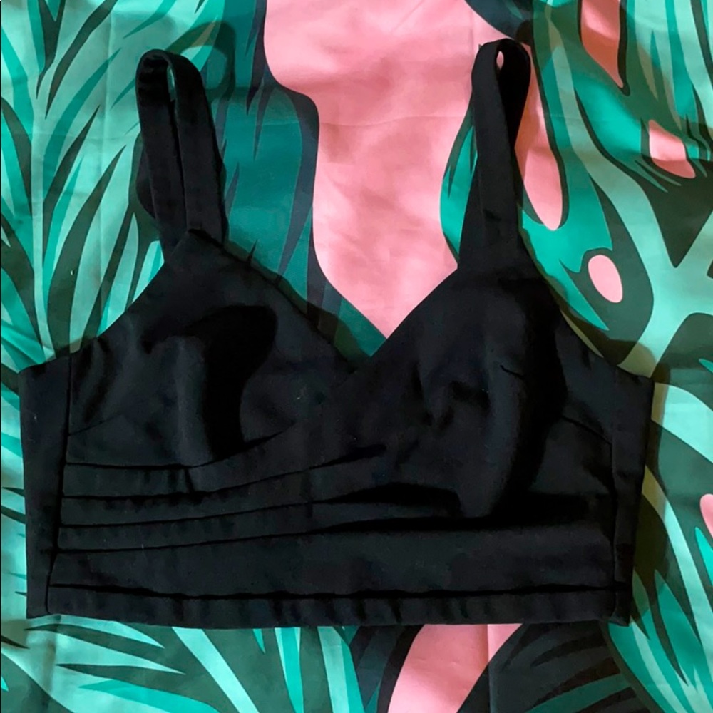 Black V line crop top!